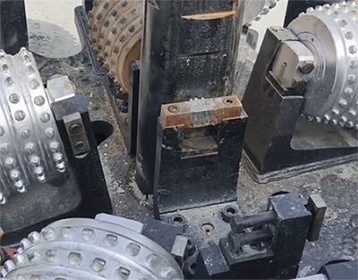 在更換滾刀時,如何確保新滾刀的安裝正確 性和安全性?