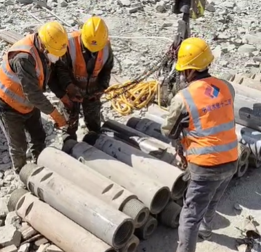 反井鉆機操作工的艱辛 反井鉆機操作工的艱辛